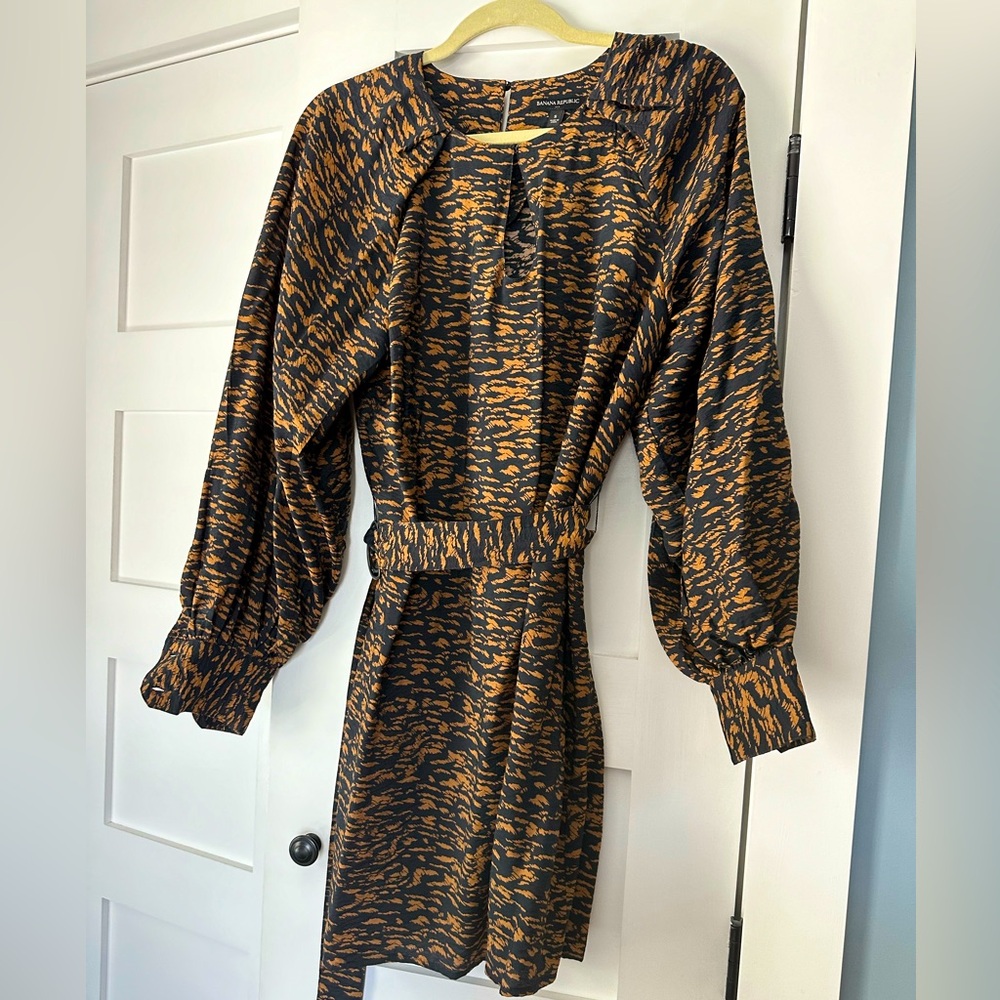 Banana Republic-Never worn! Size small. Wear with or without the belt.